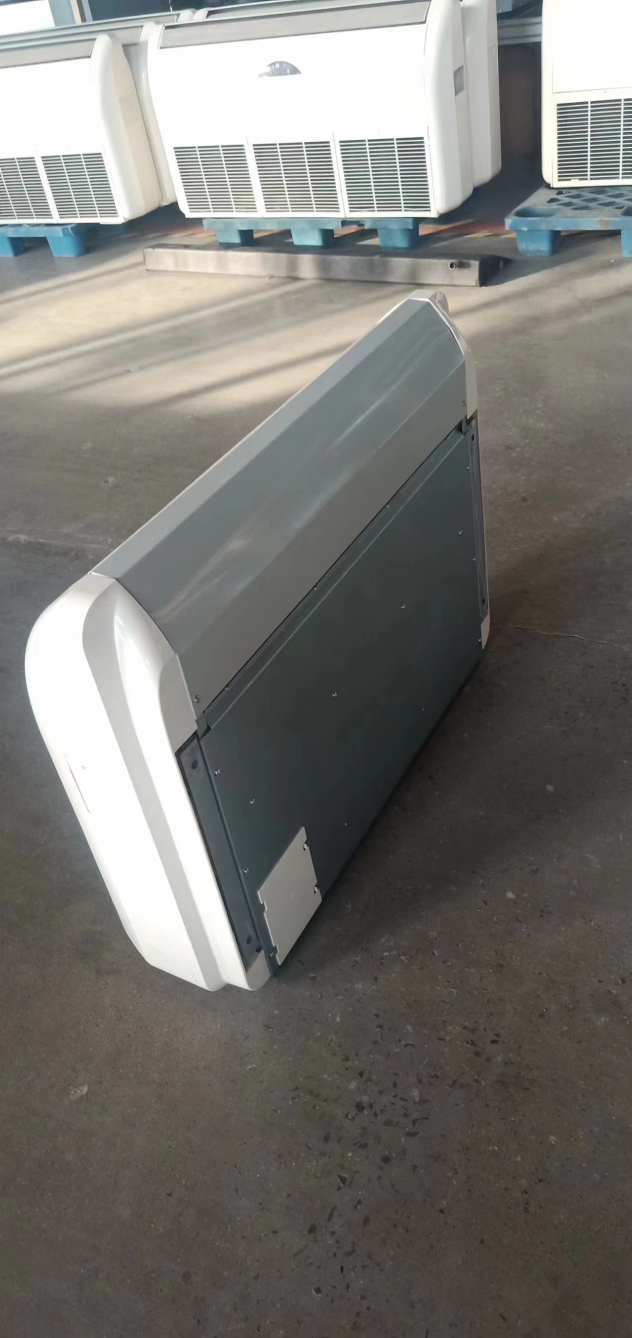 吊落式風(fēng)機盤管,坐吊式空調(diào)器,生產(chǎn)廠家參數(shù)/規(guī)格(圖3) 吊落式風(fēng)機盤管,坐吊式空調(diào)器,生產(chǎn)廠家參數(shù)/規(guī)格(圖3)